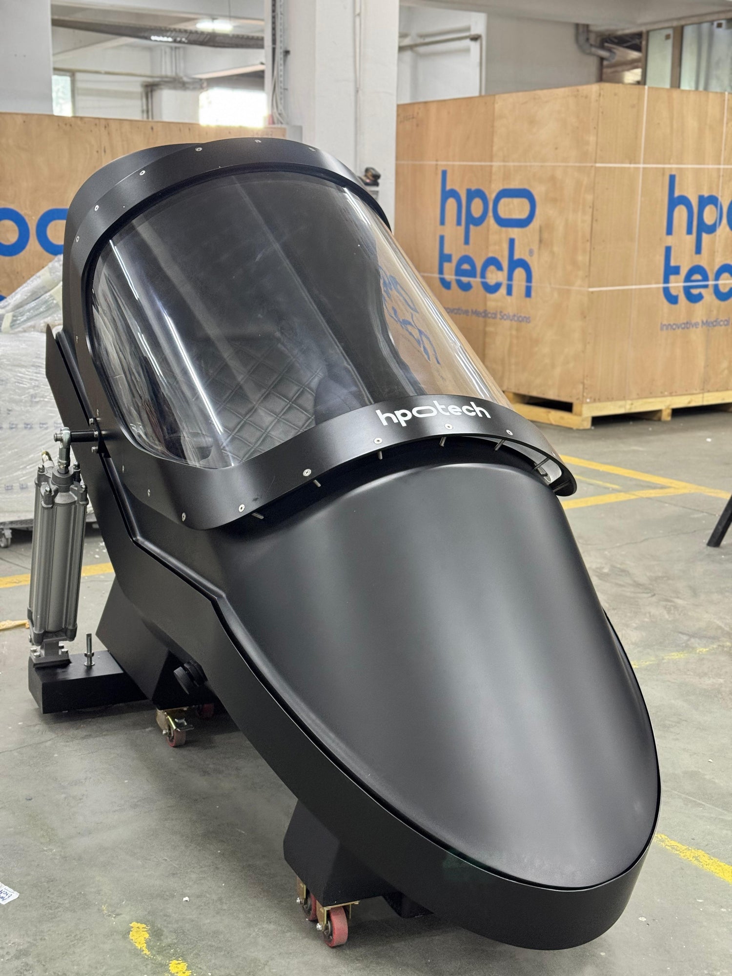 APEX | Hypobaric Training Chamber – 1-Seat, Simulates 8,000 m (0.356 ATM)